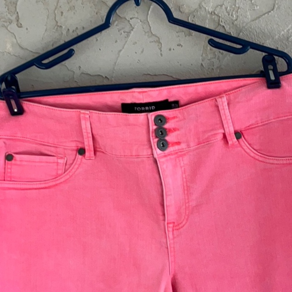 Torrid Vibrant Pink Denim Jeans Womens Size 20R Stretch - Picture 3 of 6